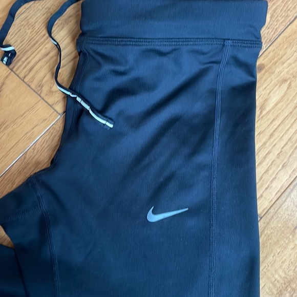 Nike Dri-Fit small Capri leggings - Picture 2 of 6